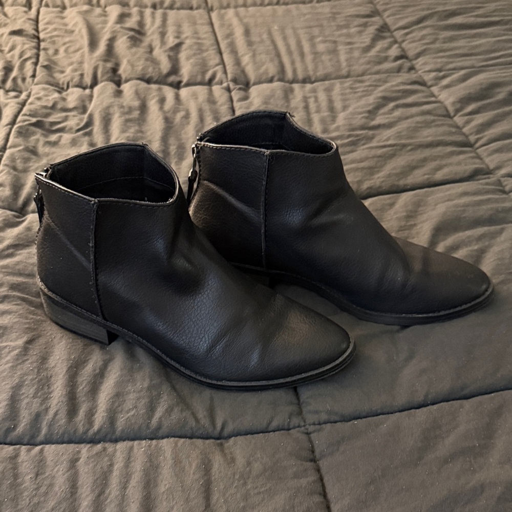 Universal Thread Black Leather Ankle Booties with Zipper